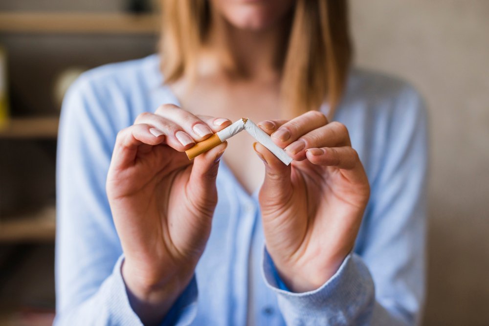 cigarette-femme-brisant